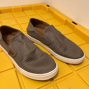 Women’s size 8 OluKai Pehuea